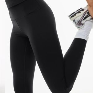COPY - TnaBUTTER Cheeky Hi-Rise Legging